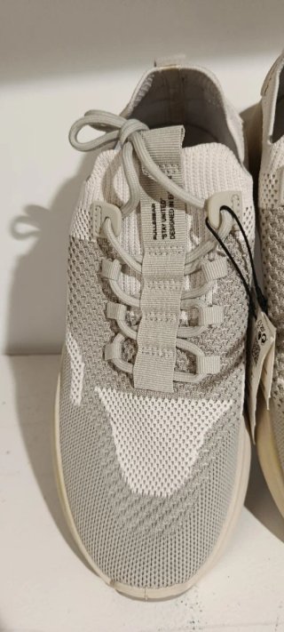 Zapatillas deportivas nuevas