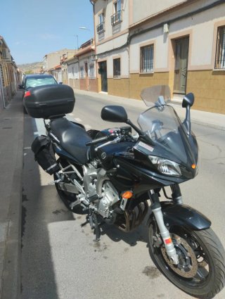 Yamaha FZS 600 Fazer Negra