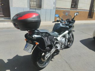 Yamaha FZS 600 Fazer Negra