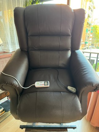 Sillón reclinable con masaje y reposapiés