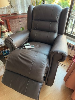 Sillón reclinable con masaje y reposapiés