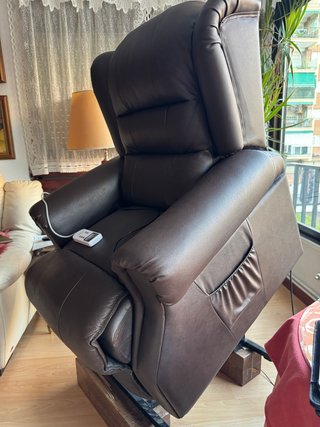 Sillón reclinable con masaje y reposapiés