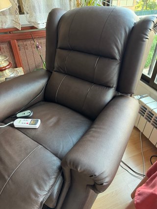 Sillón reclinable con masaje y reposapiés