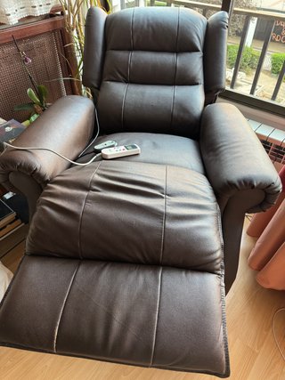 Sillón reclinable con masaje y reposapiés