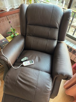 Sillón reclinable con masaje y reposapiés
