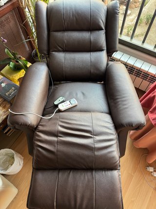 Sillón reclinable con masaje y reposapiés