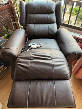 Sillón reclinable con masaje y reposapiés