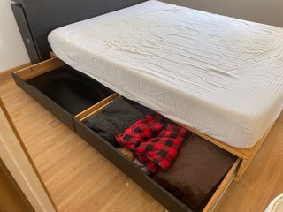 Cama, colchon y cabezero