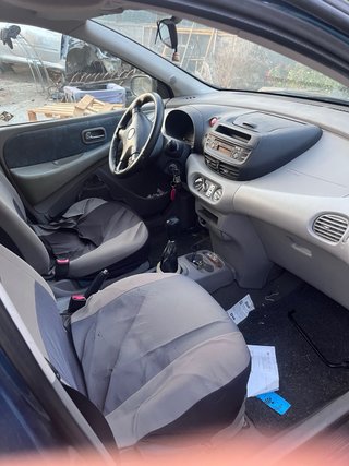 Nissan Almera 2001
