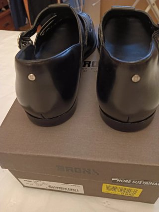 Sandalias de piel negras