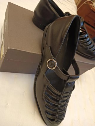 Sandalias de piel negras