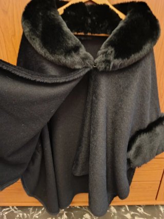 Abrigo Capa Negro T.XL con Forro de Pelo