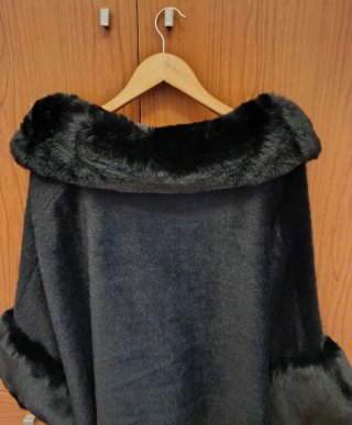 Abrigo Capa Negro T.XL con Forro de Pelo