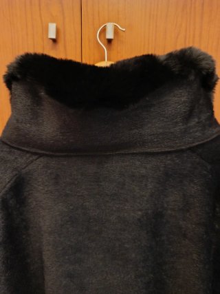 Abrigo Capa Negro T.XL con Forro de Pelo