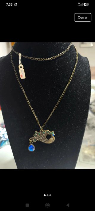 Collar de pavo real con piedra azul