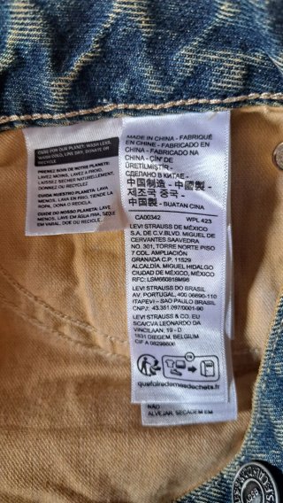 Falda vaquera Levi's plisada