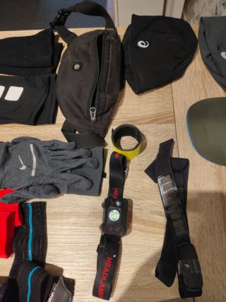 Lote Ropa y Accesorios Running: Gorras, Guantes, F