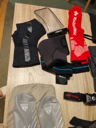 Lote Ropa y Accesorios Running: Gorras, Guantes, F