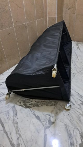 Armario de tela negro con ruedas