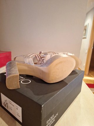 Sandalias Ezzio Beige y Doradas