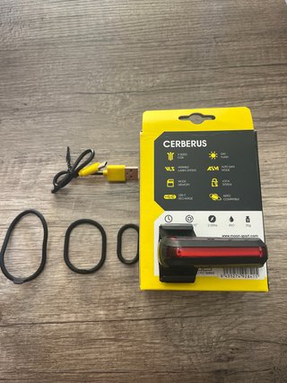 Luz Trasera Moon Cerberus USB