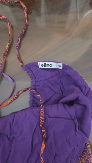 Vestido estampado floral morado y naranja