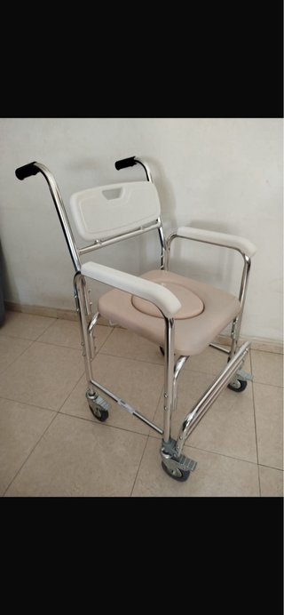 Silla de ruedas para baño