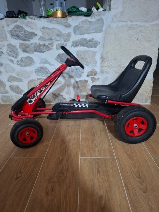 Kart de pedales infantil rojo