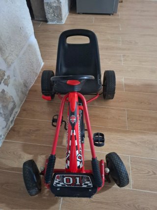 Kart de pedales infantil rojo