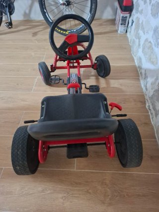 Kart de pedales infantil rojo