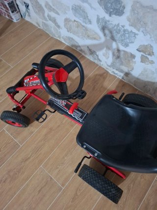 Kart de pedales infantil rojo