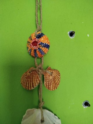Ornamento in ceramica da appendere