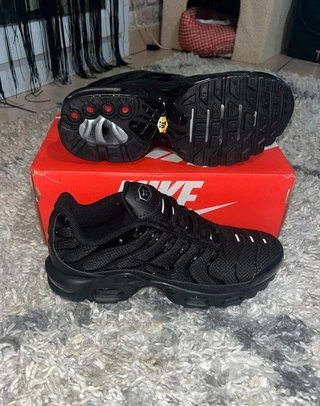 Nike Air Max Plus Talla 40 Negro