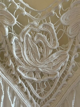 Vestito bianco lungo in cotone con pizzo