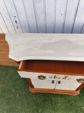Mueble restaurado con cajón y puertas