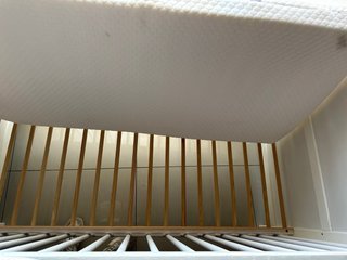 Cuna blanca de madera 1’30 X0’70cm.