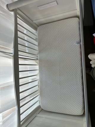 Cuna blanca de madera 1’30 X0’70cm.