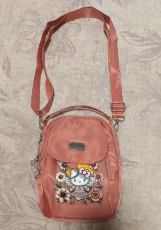 Bolso Hello Kitty rosa con cremalleras
