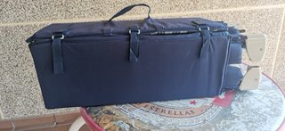 Cuna de viaje plegable con colchón.