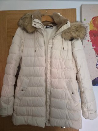 Plumas largo Zara beige con capucha