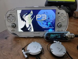 Sony PSP Plata + Persona 3 Portable