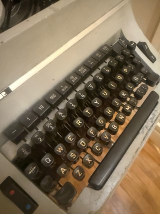 Máquina de escribir Adler