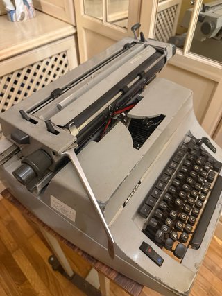 Máquina de escribir Adler
