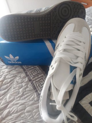 Adidas Samba Talla 39 Plata y Blanco