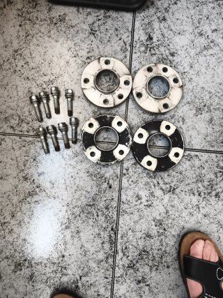 Separadores de Ruedas y Tornillos