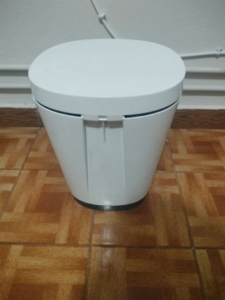 Papelera de baño moderna Con pedal Medidas 24x24x3