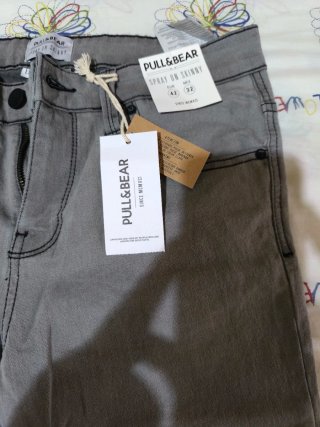 Pantalones vaqueros Pull&Bear grises Talla 42 eur