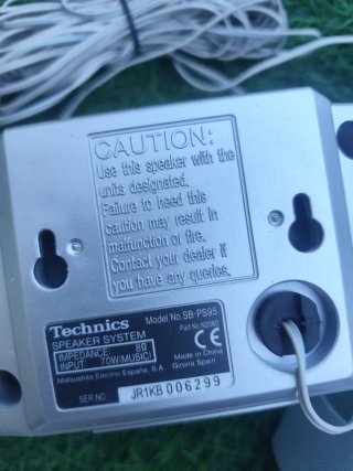 Altavoces Technics Gris y Blanco