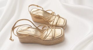 Sandalias Stradivarius doradas cuña esparto 36