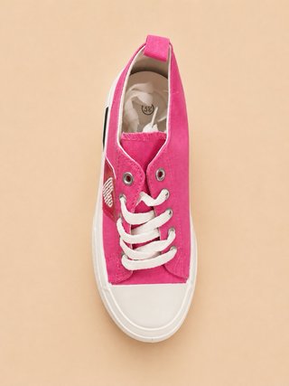 Zapatillas rosas con corazón plateado